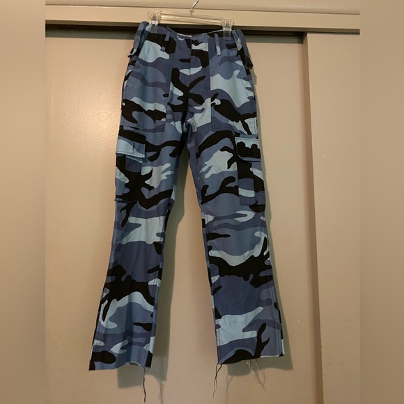 Urban Outfitters Blue Camo Pants 26 - Picture 1 of 5